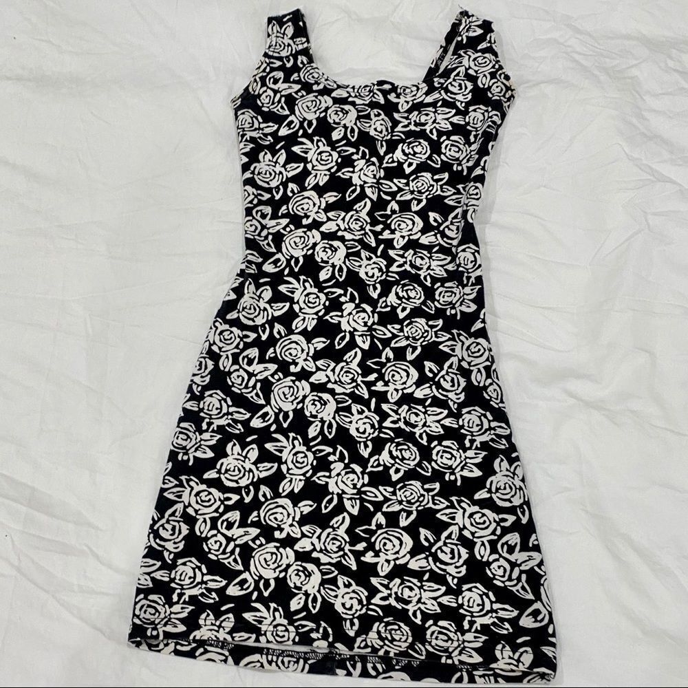 ⭐️ VINTAGE Bodycon Mini  Black White Roses